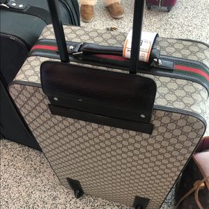 - Gucci Webby monogram roller